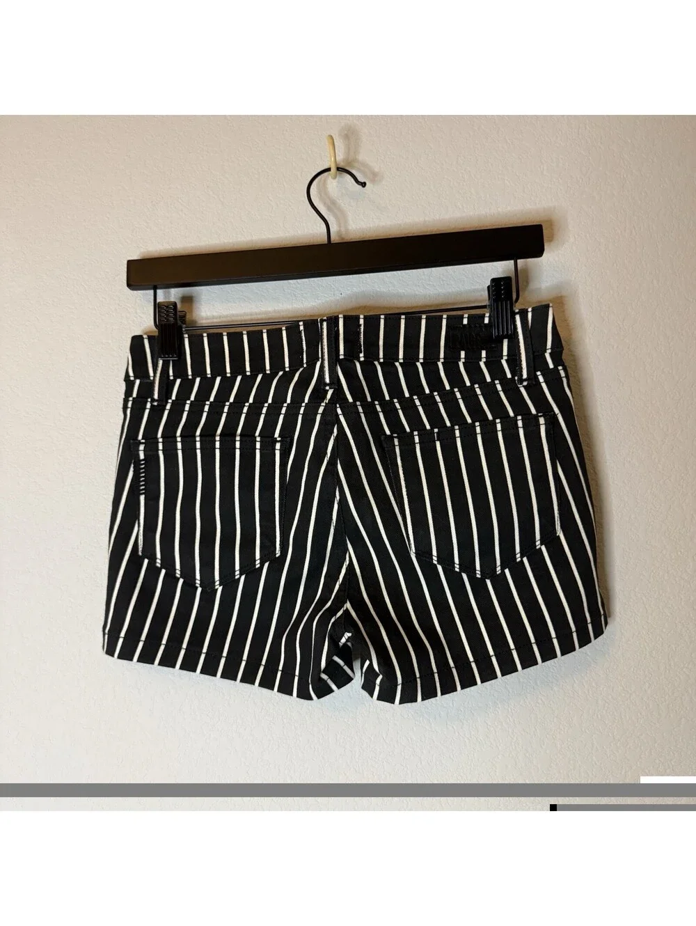 PAIGE Skyline Ankle Peg Women’s Shorts Size 26 Black White Striped Stretch USA